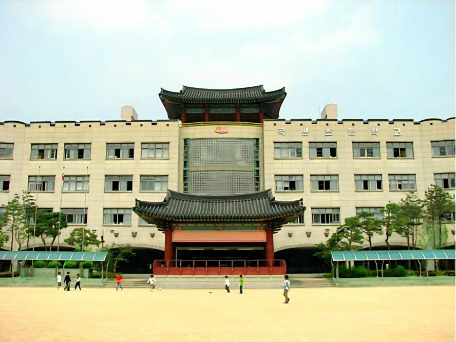 수원시 권선구 곡선동 곡반초등학교 학부모회, 책 나눔 수익금으로 이웃사랑 실천